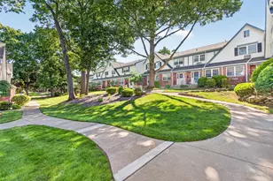 187 Doxbury Ln, Suffern, NY 10901 - Photo 2