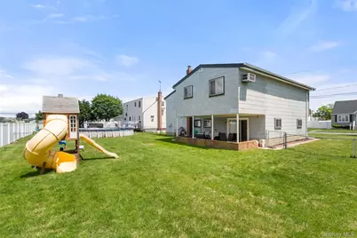 14 Plain Street, Lindenhurst, NY 11757 - Photo 18