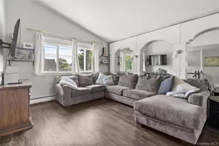 14 Plain St, Lindenhurst, NY 11757 - Photo 8