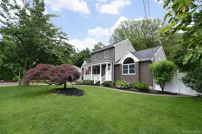 19 Fountain Road, Rocky Point, NY 11778 - Photo 4