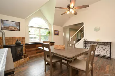 19 Fountain Road, Rocky Point, NY 11778 - Photo 12