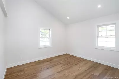 224 Hungry Harbor Road, Valley Stream, NY 11581 - Photo 14