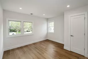 224 Hungry Harbor Rd, Valley Stream, NY 11581 - Photo 12