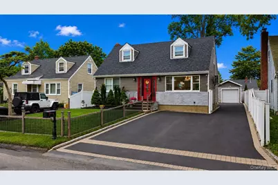 11 Chichester Rd, Huntington Station, NY 11746 - Photo 2