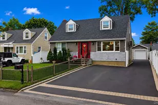 11 Chichester Rd, Huntington Station, NY 11746 - Photo 2