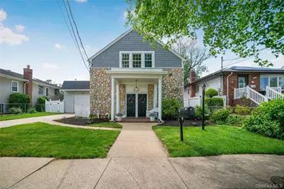 17 Oxford Street, Malverne, NY 11565 - Photo 1