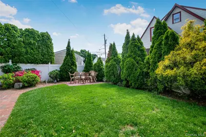 17 Oxford Street, Malverne, NY 11565 - Photo 30