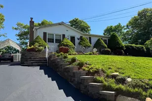 3 Commack Rd, Sound Beach, NY 11789 - Photo 2