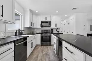 534 Riverside Ave, Massapequa, NY 11758 - Photo 6