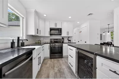 534 Riverside Avenue, Massapequa, NY 11758 - Photo 8