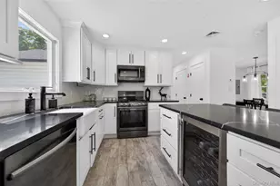 534 Riverside Ave, Massapequa, NY 11758 - Photo 8