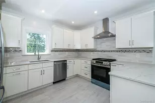 7 Alpha Pl, New Rochelle, NY 10805 - Photo 2