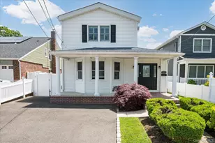 1735 Washington Ave, Seaford, NY 11783 - Photo 2