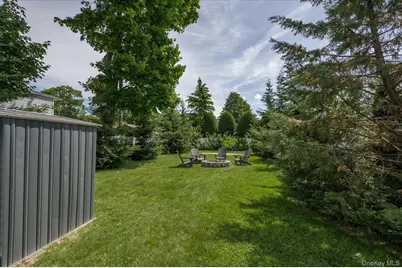 1735 Washington Avenue, Seaford, NY 11783 - Photo 28