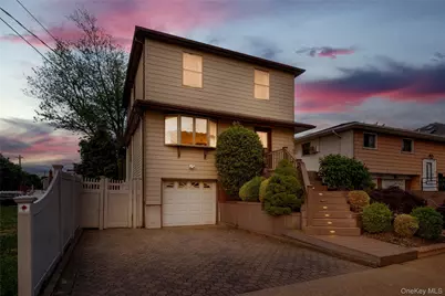 2575 Bayview Avenue, Wantagh, NY 11793 - Photo 2