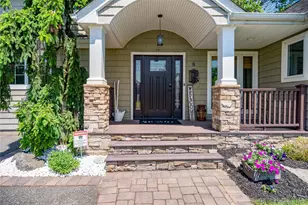 8 Melony Ave, Plainview, NY 11803 - Photo 2