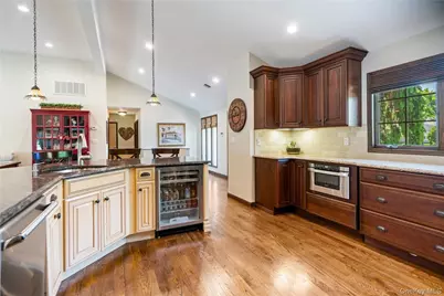 8 Melony Avenue, Plainview, NY 11803 - Photo 6