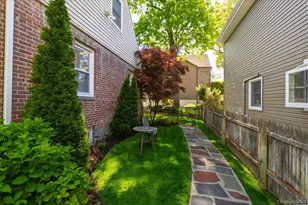 124 Peterhoff Ave, Malverne, NY 11565 - Photo 26