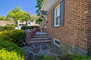 124 Peterhoff Ave, Malverne, NY 11565 - Photo 2