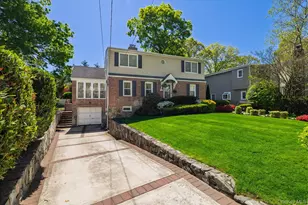 124 Peterhoff Ave, Malverne, NY 11565 - Photo 22