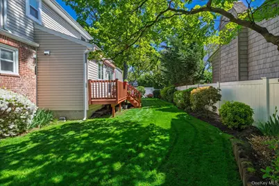 124 Peterhoff Avenue, Malverne, NY 11565 - Photo 28
