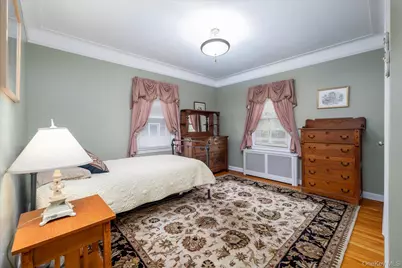 124 Peterhoff Avenue, Malverne, NY 11565 - Photo 12