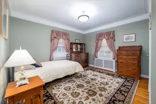 124 Peterhoff Ave, Malverne, NY 11565 - Photo 12