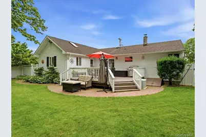 123 Meroke Lane, East Islip, NY 11730 - Photo 32