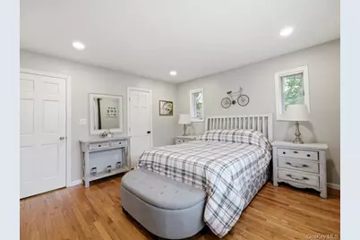 123 Meroke Lane, East Islip, NY 11730 - Photo 8