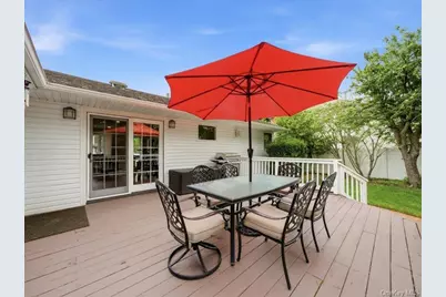 123 Meroke Lane, East Islip, NY 11730 - Photo 28