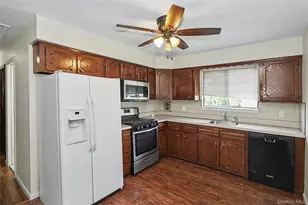 4 Patricia Ct, Bethpage, NY 11714 - Photo 12