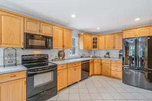 74A Hilltop Dr, Smithtown, NY 11787 - Photo 32