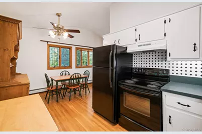 18 Roxbury Street, Huntington Station, NY 11746 - Photo 12