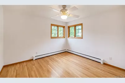 18 Roxbury Street, Huntington Station, NY 11746 - Photo 16