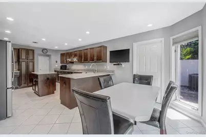 86 Hamlet Drive, Commack, NY 11725 - Photo 14
