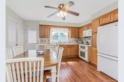 211 Warren Avenue, Hawthorne, NY 10532 - Photo 8