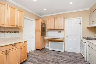 11 Locust Ave E, Farmingdale, NY 11735 - Photo 12
