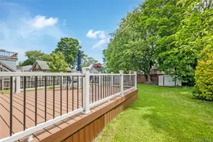 11 Locust Ave E, Farmingdale, NY 11735 - Photo 20