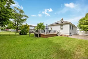 11 Locust Ave E, Farmingdale, NY 11735 - Photo 24