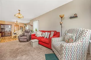 11 Locust Ave E, Farmingdale, NY 11735 - Photo 6