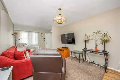 11 Locust Avenue E, Farmingdale, NY 11735 - Photo 4