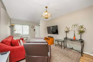 11 Locust Ave E, Farmingdale, NY 11735 - Photo 4