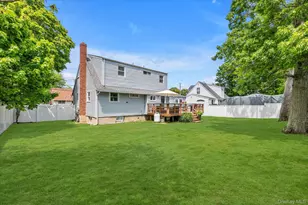 64 Kobb Blvd, West Islip, NY 11795 - Photo 20
