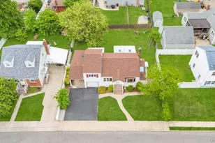 125 S 5th St, Bethpage, NY 11714 - Photo 2