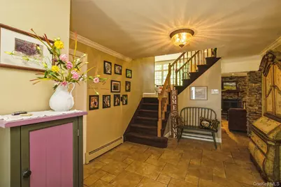 17 Leslie Lane, Smithtown, NY 11787 - Photo 4
