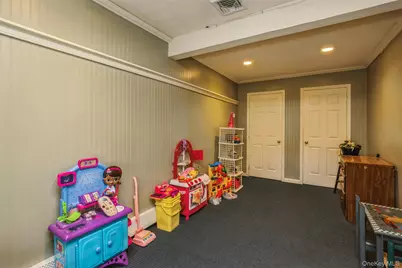 17 Leslie Lane, Smithtown, NY 11787 - Photo 14