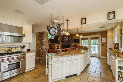 17 Leslie Lane, Smithtown, NY 11787 - Photo 8