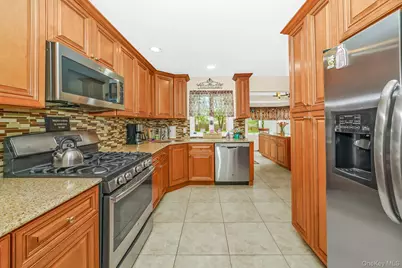 20 Amherst Street, Islip, NY 11751 - Photo 8