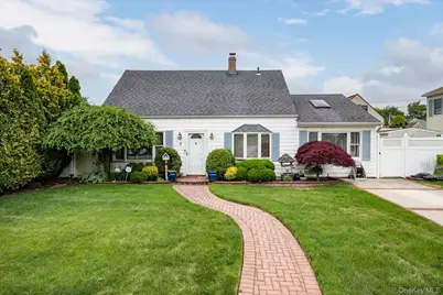 4 Water Lane N, Levittown, NY 11756 - Photo 1