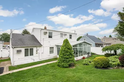 4 Water Lane N, Levittown, NY 11756 - Photo 22
